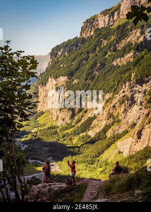 Cirque von Sixt-Fer-a-Cheval (Französische Alpen, Zentral-Ost-Frankreich), im oberen Giffre-Tal. Wanderung im Sommer im cirque von Sixt-Fer-a-Cheval Stockfoto