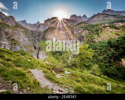 Cirque von Sixt-Fer-a-Cheval (Französische Alpen, Zentral-Ost-Frankreich), im oberen Giffre-Tal. Wanderung im Sommer im cirque von Sixt-Fer-a-Cheval Stockfoto