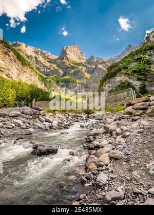 Cirque von Sixt-Fer-a-Cheval (Französische Alpen, Zentral-Ost-Frankreich), im oberen Giffre-Tal. Wanderung im Sommer im cirque von Sixt-Fer-a-Cheval Stockfoto