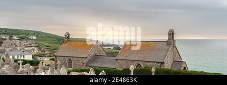 ST IVES, CORNWALL, Großbritannien - 09. JUNI 2009: Panoramablick auf die Kapelle auf dem Barnoon Cemetery in der Nähe von St Ives Stockfoto