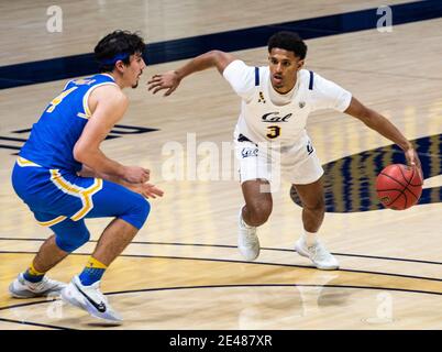 Januar 21 2021 Berkeley, CA U.S.A. der kalifornische Wachmann Jarred Hyder (3) bringt den Ball beim NCAA Männer Basketballspiel zwischen UCLA Bruins und den California Golden Bears 57-61 verloren im Hass Pavilion Berkeley Calif. Thurman James / CSM Stockfoto