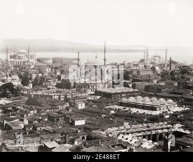 Vintage 19. Jahrhundert Foto: Dachansicht der Stadt Konstantinopel, Istanbul, Türkei, Blick auf den Boshporous. Stockfoto