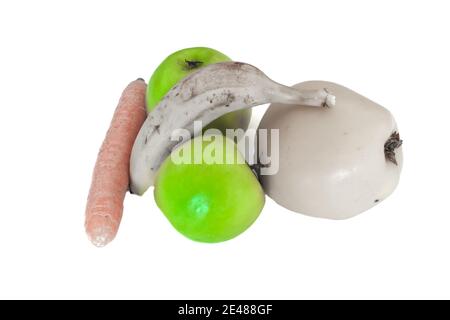 Isolierte Früchte auf weißem Hintergrund. Bananen-, Karotten- und Quitten-Äpfel in schwarz und weiß. Stockfoto