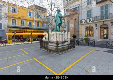 Arles, Frankreich - 29. Januar 2016: Denkmal Frederic Mistral am Place du Forum in Arles, Frankreich. Stockfoto