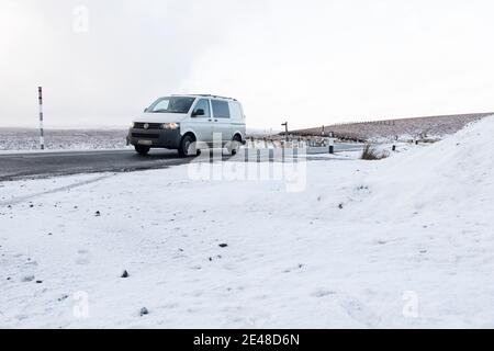 Garrigill, Cumbria, UK - Montag, 27. Januar 2020 - Schneeschauer haben sich heute Morgen in der Nähe von Garrigill in Cumbria fortgesetzt Stockfoto