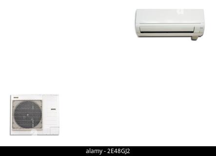 Wandklimaanlage und Kompressor auf weißem Hintergrund isoliert. Stockfoto