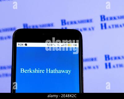 In diesem Foto Illustration, ein Berkshire Hathaway Logo auf dem Smartphone angezeigt. Stockfoto