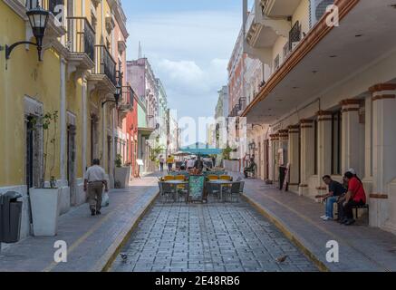 Fußgänger auf der Straße in Campeche City Mexiko Stockfoto