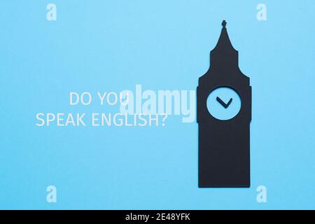 Der große ben, Ausschnitt auf einem schwarzen Karton, und die Frage sprechen Sie englisch geschrieben auf einem blauen Hintergrund Stockfoto