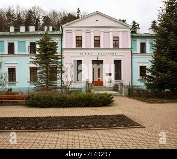 Blick auf das Sanatorium Alte Badezimmer (Stare Lazienki) in Iwonicz-Zdroj. Polen Stockfoto