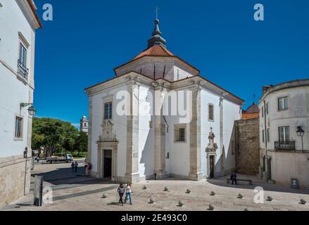 Igreja de Nossa Senhora da Piedade, Kirche unserer Lieben Frau von Frömmigkeit, in Praca Sa da Bandeira, Hauptplatz in Santarem, Alentejo Region, Portugal Stockfoto