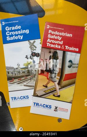Eisenbahnsicherheitsbroschüren für New York City Metropolitan Transit Authority, USA Stockfoto