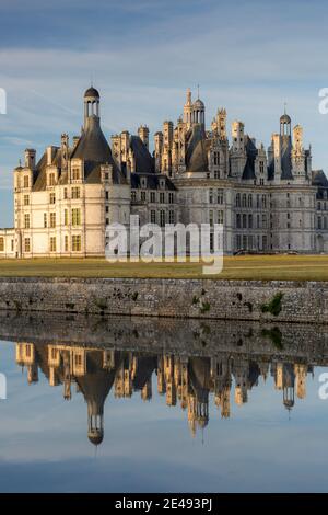 Dämmerung über Chateau de Chambord, Loire-et-Cher, Centre, Frankreich Stockfoto