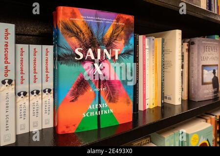 Barnes & Noble Booksellers Paperback Books Display in New York City, USA Stockfoto