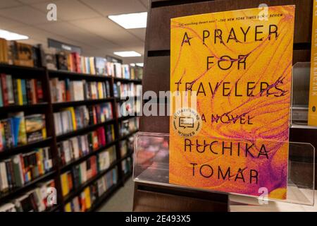 Barnes & Noble Booksellers Paperback Books Display in New York City, USA Stockfoto