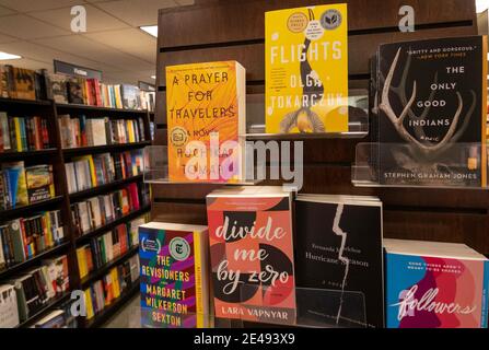 Barnes & Noble Booksellers Paperback Books Display in New York City, USA Stockfoto