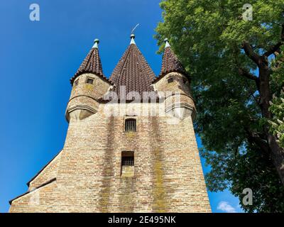 Stadtgraben, Kanal, Fluss, fließendes Wasser, kanalartig, Ziegel, Backsteingebäude, Turm, Weltkulturerbe, Denkmal, historisches Denkmal, Sehenswürdigkeit, historische Sehenswürdigkeit, historische Altstadt, Altstadt, historischer Turm Stockfoto