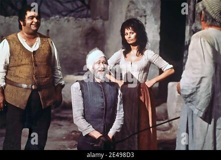 MAN OF LA MANCHA 1972 United Artists Film mit von links: James Coco, Peter O'Toole, Sophia Loren, Stockfoto