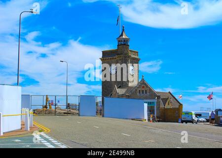 Clock Tower am Prince of Wales Pier, Dover Marina, Western Docks, Kent, Großbritannien, Juli 2016 Stockfoto