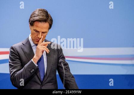 Scheidender Ministerpräsident Mark Rutte bei der wöchentlichen Pressekonferenz in Nieuwspoort nach dem Ministerrat. Den Haag, Niederlande am 22. Januar 2021. Foto von Robin Utrecht/ABACAPRESS.COM Stockfoto