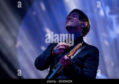 Aarhus, Dänemark. Juni 2017. Die englische Rockband Radiohead spielt ein Live-Konzert während des dänischen Musikfestivals Northside 2017 in Aarhus. Hier ist Gitarrist Ed O'Brien live auf der Bühne zu sehen. (Foto: Gonzales Photo - Lasse Lagoni). Stockfoto