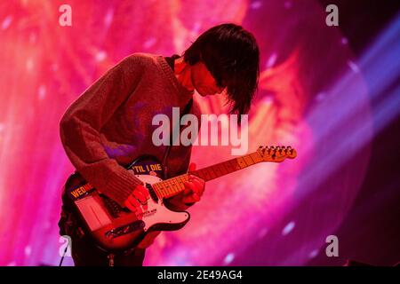 Aarhus, Dänemark. Juni 2017. Die englische Rockband Radiohead spielt ein Live-Konzert während des dänischen Musikfestivals Northside 2017 in Aarhus. Hier ist Gitarrist Jonny Greenwood live auf der Bühne zu sehen. (Foto: Gonzales Photo - Lasse Lagoni). Stockfoto