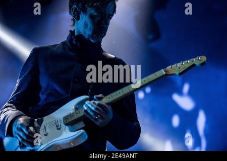 Aarhus, Dänemark. Juni 2017. Die englische Rockband Radiohead spielt ein Live-Konzert während des dänischen Musikfestivals Northside 2017 in Aarhus. Hier ist Gitarrist Ed O'Brien live auf der Bühne zu sehen. (Foto: Gonzales Photo - Lasse Lagoni). Stockfoto