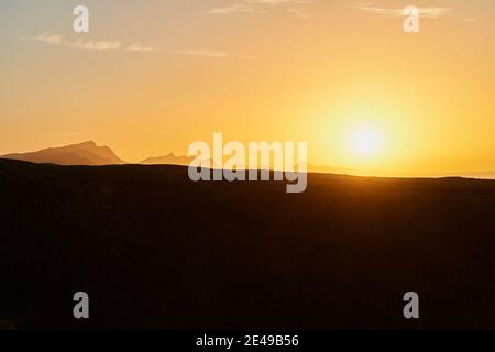 Sonnenuntergang am Strand Playa del Viejo Rey, Fuerteventura, Kanarische Inseln, Spanien Stockfoto