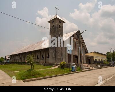 Pebas, Peru - 20. Sep 2017: Kirche in der kleinen Stadt am Ufer des Amazonas, Lateinamerika. Iquitos, Südamerika, Amazonien Stockfoto