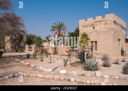 Sesfontein, Namibia - Juli 25 2020: Fort Sesfontein Hotel und Lodge in Namibia, Afrika, eine alte Festung, erbaut von der deutschen Schutztruppe Kolonialarmee Stockfoto