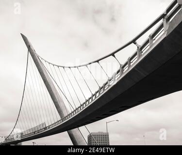 Die Sky Bridge zwischen Petco Field und dem Hilton Bayfront Hotel in San Diego Stockfoto