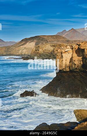 Mirador La Pared vom Strand Playa de la Pared in der Abendsonne, Fuerteventura, Kanarische Inseln, Spanien Stockfoto