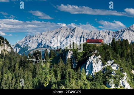 Kreuzeck, Kreuzeckhaus, Wettersteingebirge, Wettersteinwand, Garmisch Classic, Garmisch-Partenkirchen, Luftaufnahme, Werdenfelser Land, Oberland, Bayern, Deutschland Stockfoto