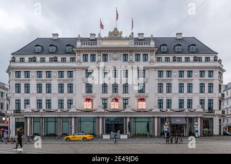 kopenhagen, Dänemark - 12 Dez 2020: Detail der Fassade des alten Hotels Dangleterre auf dem Kongens Nytorvn Platz im historischen Zentrum der Stadt Stockfoto