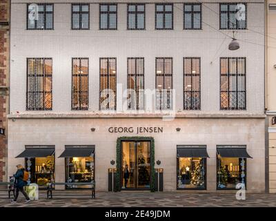 Kopenhagen, Dänemark - 12. Dez 2020: Das Logo des Georg Jensen in Kopenhagen Stockfoto