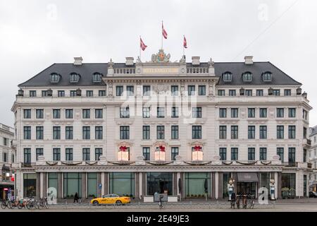 kopenhagen, Dänemark - 12 Dez 2020: Detail der Fassade des alten Hotels Dangleterre auf dem Kongens Nytorvn Platz im historischen Zentrum der Stadt Stockfoto