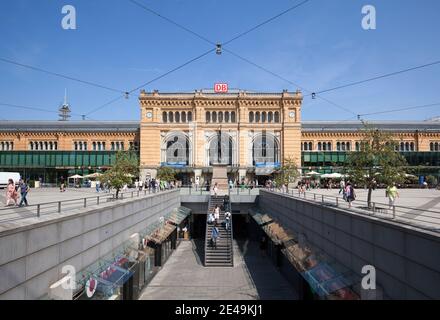 Hauptbahnhof, Einkaufsstraße Niki Saint Phalle, Hannover Stockfoto