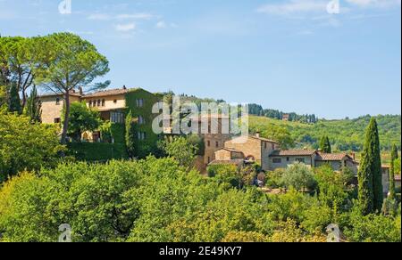 Das historische mittelalterliche Dorf Montefioralle in der Nähe von Greve in Chianti in der Provinz Florenz, Toskana, Italien Stockfoto