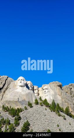 Mount Rushmore National Memorial, Black Hills, South Dakota. Entworfen und fertiggestellt von Gutzon Borglum. Die riesige Skulptur ist in Granitfelsen geschnitzt und zeigt 18 Meter hohe Köpfe von vier US-Präsidenten Stockfoto