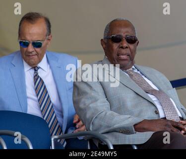 Henry Louis 'Hank' Aaron, Hall of Famer, der 755 Karriere Home Runs hatte, ist mit 86 gestorben. Gezeigt hier auf dem MLB Cooperstown HOF 2019 mit Joe Torre Stockfoto