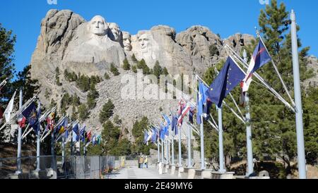 Mount Rushmore National Memorial, Black Hills, South Dakota. Entworfen und fertiggestellt von Gutzon Borglum. Die riesige Skulptur ist in Granitfelsen geschnitzt und zeigt 18 Meter hohe Köpfe von vier US-Präsidenten Stockfoto