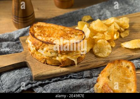 Hausgemachte Zwiebel French Melt Sandwich mit Gruyure Käse Stockfoto