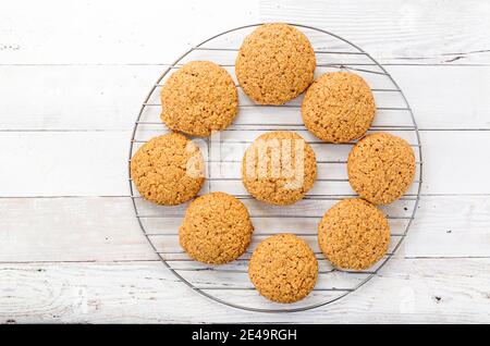 Frische hausgemachte Haselnusskeks. Stockfoto