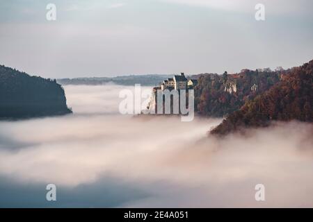 Schloss Werenwag, Nebel, Oberes Donautal, Schwäbische Alb, Baden-Württemberg, Deutschland, Europa Stockfoto