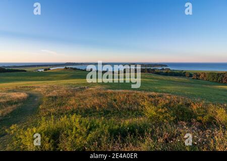 Mönchgut, Blick vom Bakenberg zum Dorf Thiessow, Lotsenberg, Halbinsel Mönchgut, Ostsee, Ostsee, Rügeninsel, Mecklenburg-Vorpommern / Mecklenburg-Vorpommern, Deutschland Stockfoto