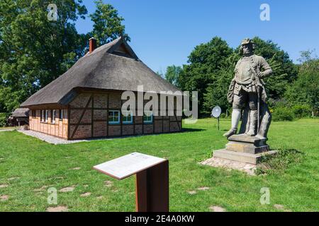 Putbus, Original der Friedrich-Wilhelm-I.-Statue von 1855 im Verrterhaus in der Dorfstraße in Groß Stresow, Ostsee, Rgen-Insel, Mecklenburg-Vorpommern / Mecklenburg-Vorpommern, Deutschland Stockfoto