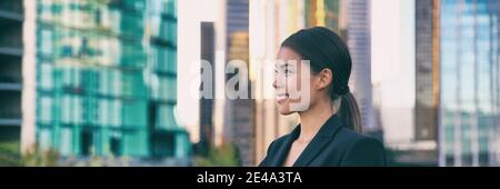 Asiatische Geschäftsfrau lächelnd Profil Porträt erfolgreiche Karriere junge Führungskraft In der Stadt Hintergrund Panorama-Banner Stockfoto