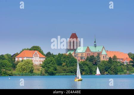 Ratzeburg, Ratzeburger See (Domsee), Insel Dominsel, Dom, Segelschiff, Herzogtum Lauenburg, Schleswig-Holstein, Deutschland Stockfoto