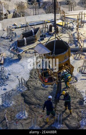 Wien, Baustellengrube, Betonreinigungsschicht, Arbeiter, Projekt 'Danube Flats', 22. Donaustadt, Österreich Stockfoto