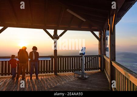 Maria-Anzbach, Blick vom Aussichtsturm Buchbergwarte, Berg Buchberg in Wienerwald / Wienerwald, Niederösterreich / Niederösterreich, Österreich Stockfoto